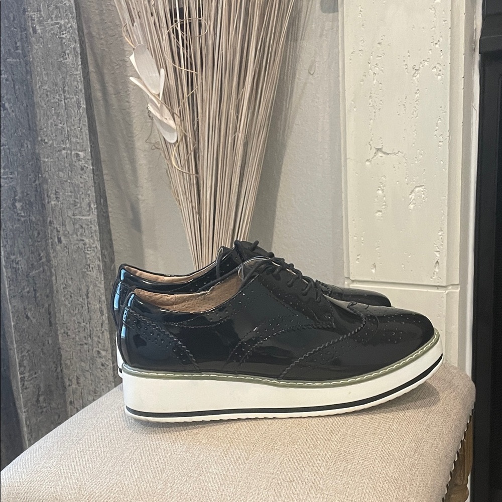 Women’s Black Patent Leather platform Oxfords
